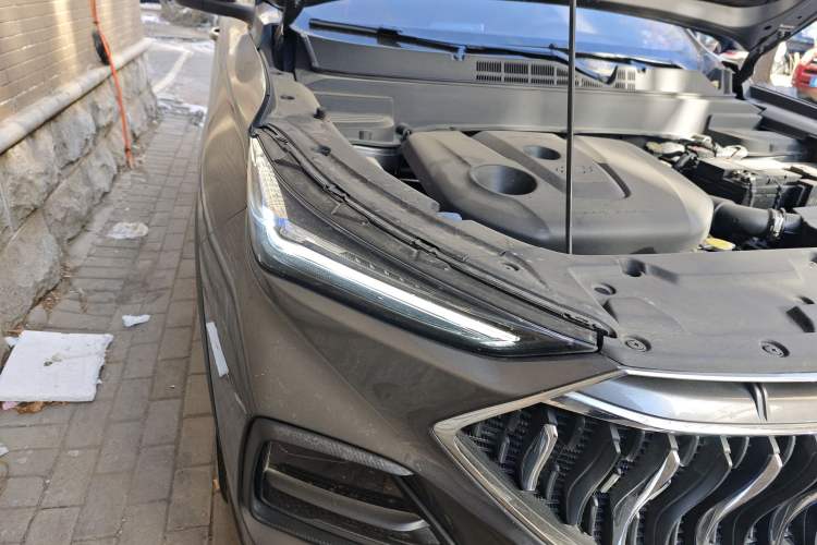 Used CHANGAN OSHAN X5 2021 Revised Version 1.6L Manual Luxury Edition Right Front Headlight