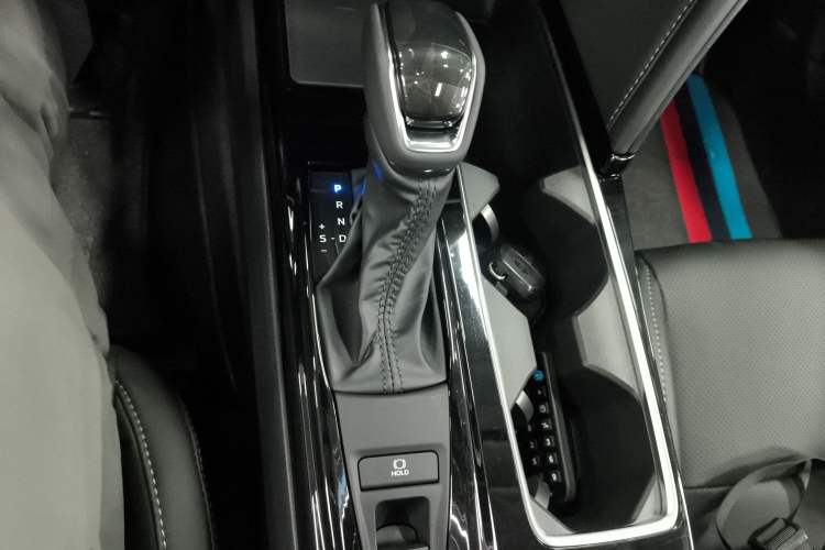 Used Toyota Camry 2026 Model Dual-Engine 2.0HSE Sport Lite Edition