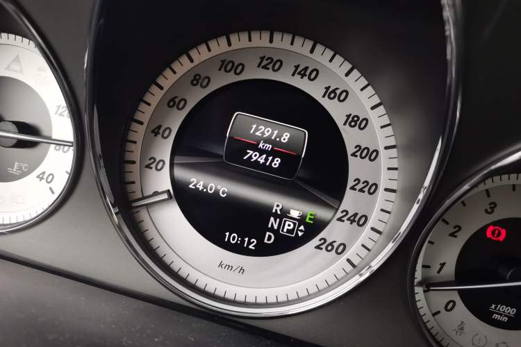 Used Mercedes-Benz GLK-Class 2013 GLK 300 4MATIC Dynamic Edition Odometer Close Up