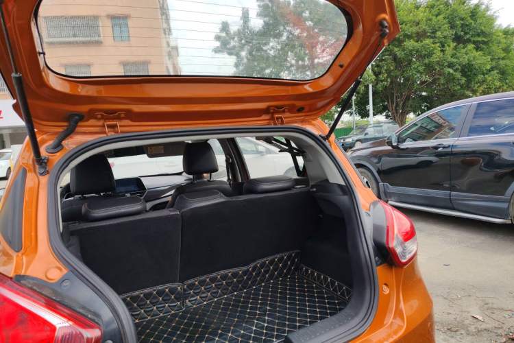 Used Baojun 310 2017 1.5L Automatic Fashion Model
