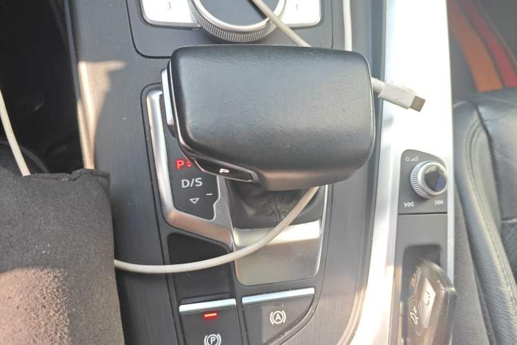 Used Audi A4L 2019 40 TFSI Fashion Edition China VI Emission Standard Gear Lever