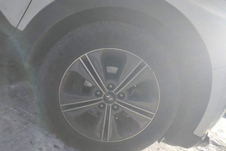 Used Hyundai ix25 2015 1.6L Automatic Two-Wheel Drive Smart GLS Trim Right Front Wheel Hub