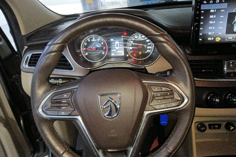 Used Baojun 730 2017 1.5T Manual Fashion Version 7 Seats China V Emission Standard
