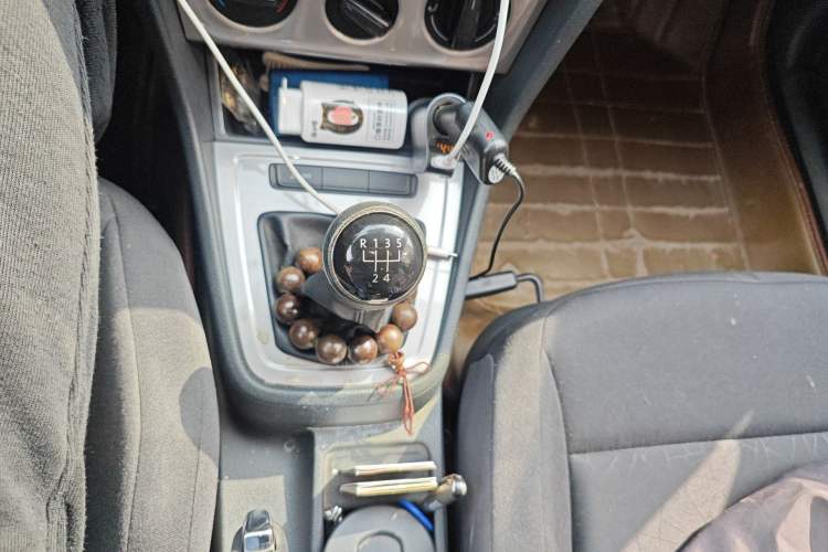 Used Volkswagen Lavida 2013 Revised Classic 1.6L Manual Fashion Edition Gear Lever