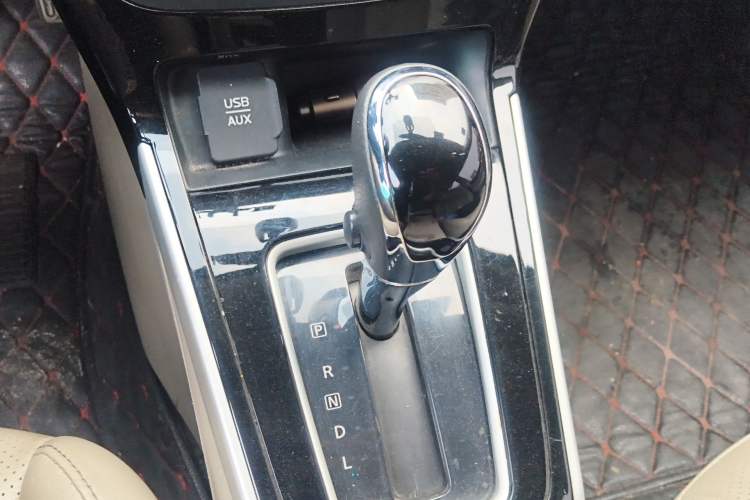 Used Nissan Sylphy 2016 1.6 XL CVT Luxury Edition Gear Lever