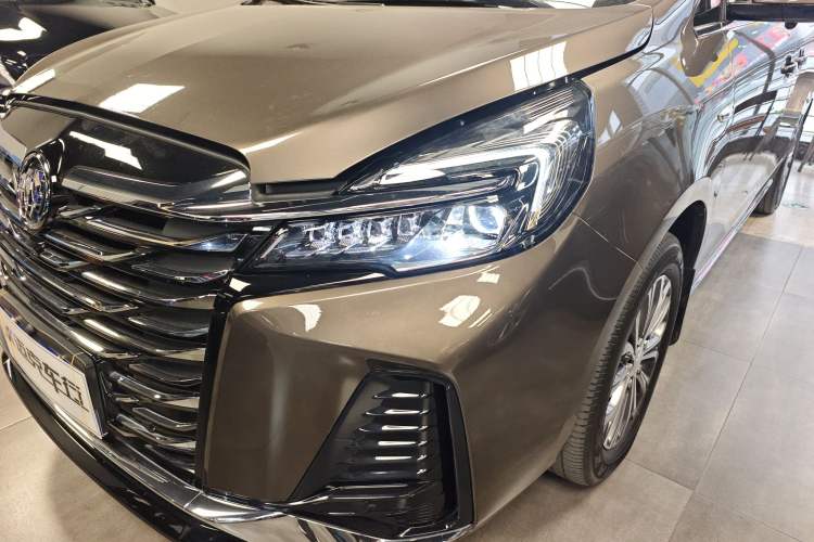 Used Buick GL8 2023 Land Executive Class Comfort Model