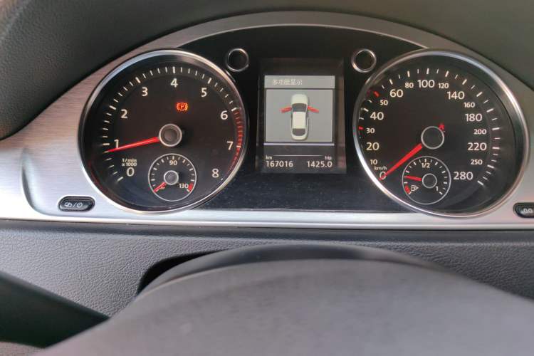 Used Volkswagen FAW-Volkswagen CC 2013 2.0 TSI Luxury Model Odometer Close Up