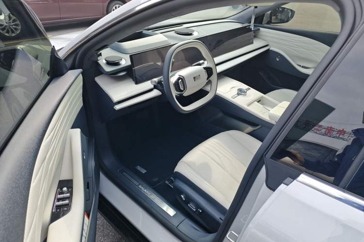 Used Geely Galaxy E8 2024 665 km Range Rear-Drive Starship Long-Range Version Driver Seat