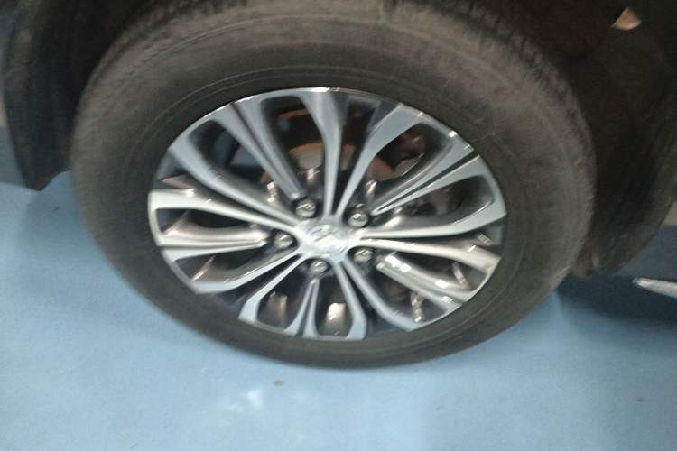 Used Buick GL8 2023 Facelifted Land Cruiser Executive Luxury Version
