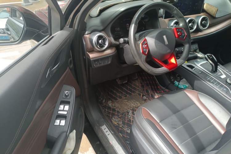 Used Wey VV5 2020 1.5T Two-Wheel Drive Smart Pioneer

