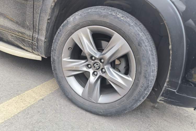 Used Toyota Highlander 2018 2.0T Four-Wheel Drive Luxury Edition 7 Seats China V Emission Standard Right Front Wheel Hub