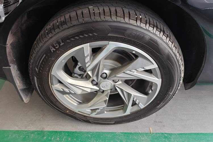 Used Hongqi HS3 PHEV 2025 Model 125km Jingwei 2 Millionth Anniversary Edition