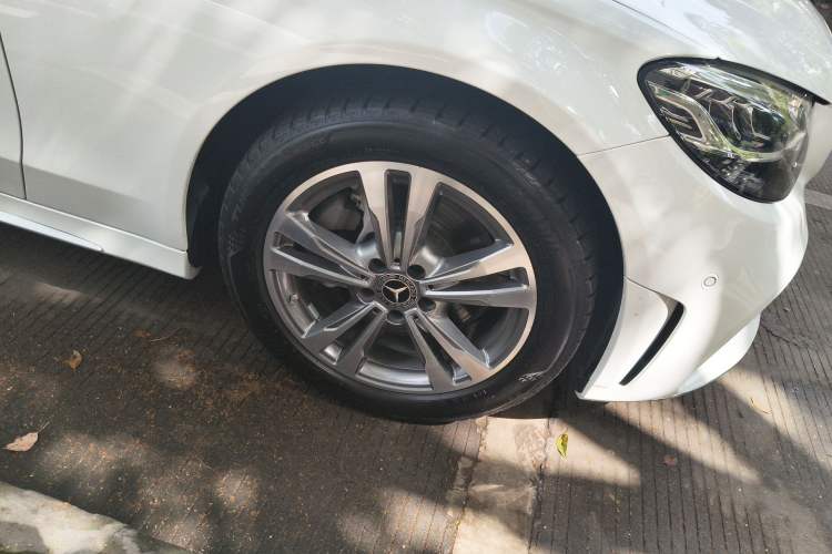 Used Mercedes-Benz C-Class 2021 C 200 L Fashion Edition Sport Version Right Front Wheel Hub