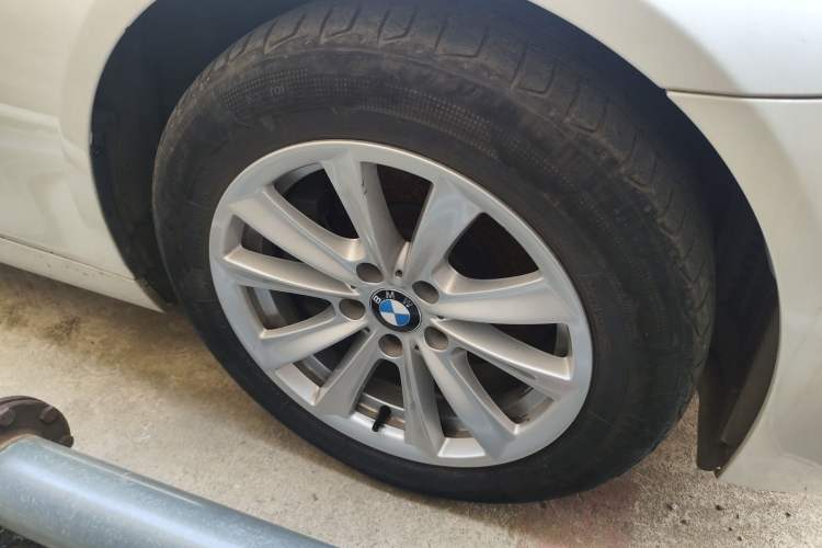 Used BMW 5 Series 2017 520Li Elegant Edition Right Front Wheel Hub