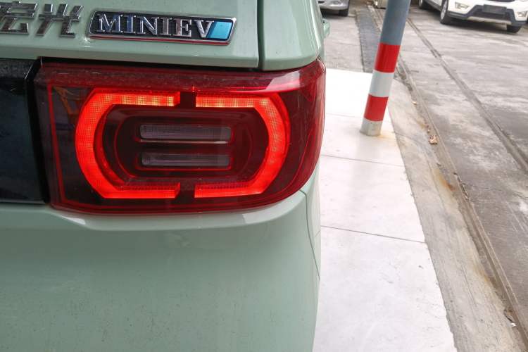 Used Wuling Hongguang MINIEV 2021 Macaron Fashion Model Lithium Iron Phosphate Exterior 3