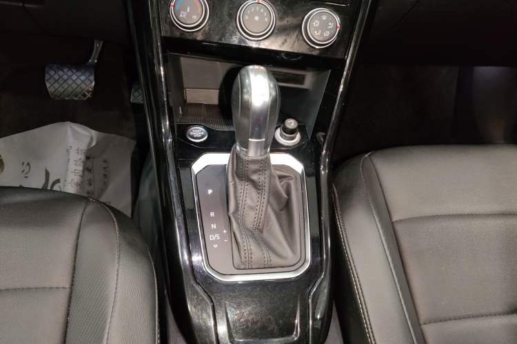 Used Volkswagen T-ROC 2020 280TSI DSG Two-Wheel Drive Comfort Version Gear Lever