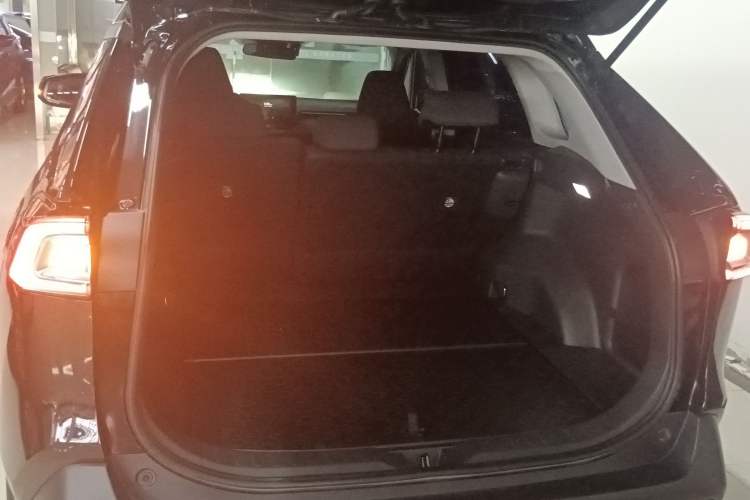 Used Toyota Wildlander 2024 2.0L CVT Two-Wheel Drive Leading Edition Trunk