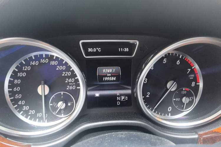 Used Mercedes-Benz M-Class 2012 ML 350 Luxury Edition Odometer Close Up