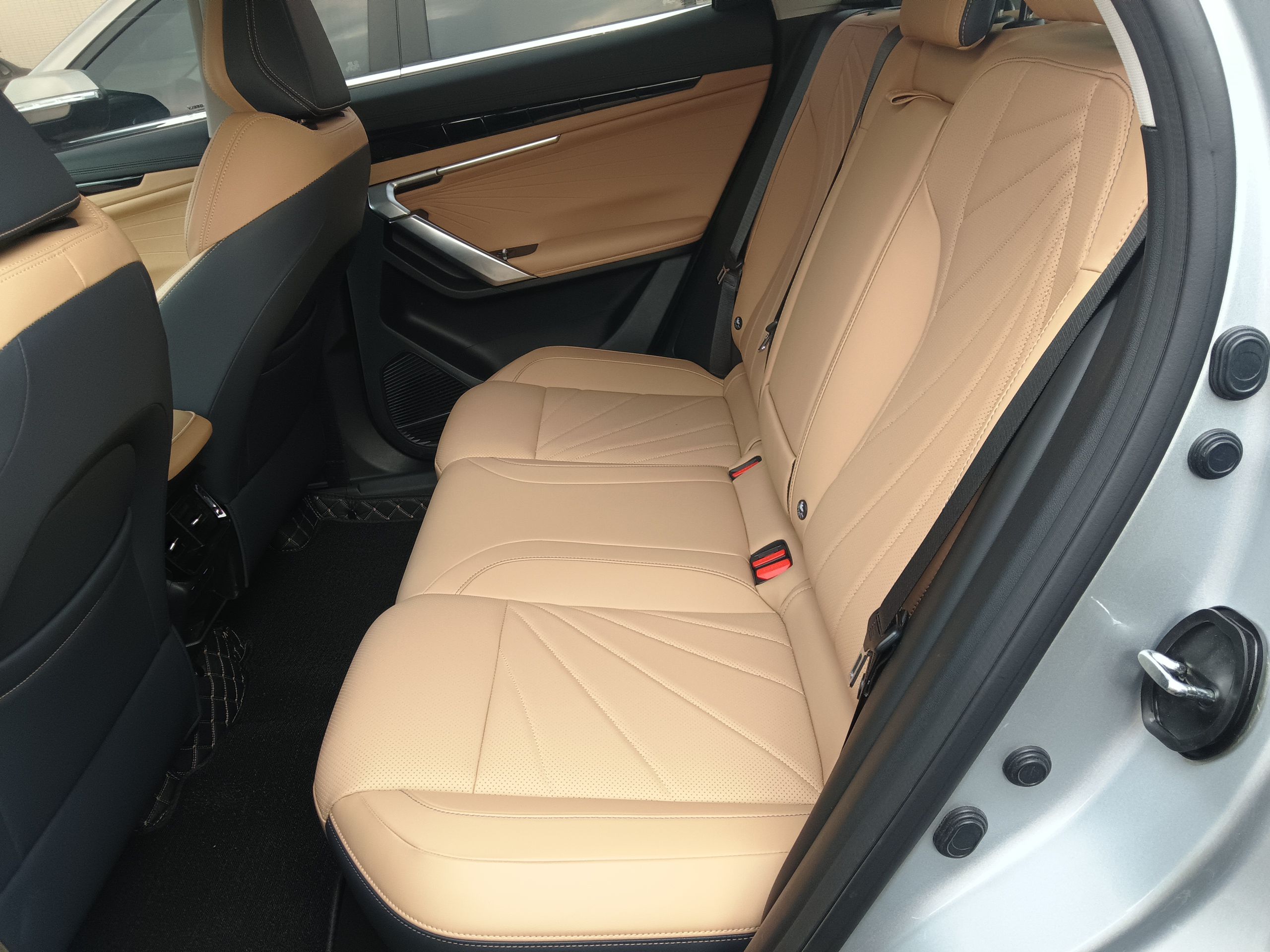 Geely Auto FX11 2023 1.5TD DCT Prestige Edition — снимка 20