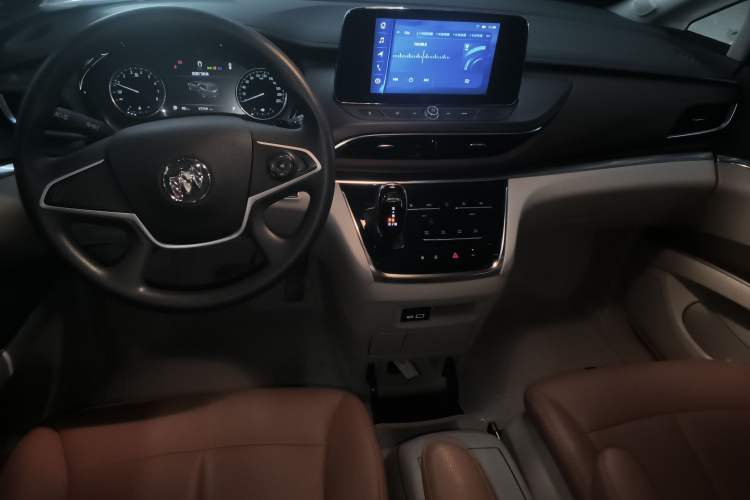 Used Buick GL8 2023 Land Executive Class Comfort Model