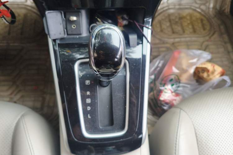 Used Nissan Sylphy 2016 1.6 XL CVT Luxury Edition Gear Lever