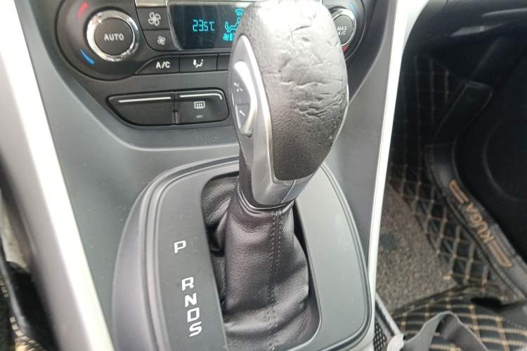 Used Ford Kuga 2015 1.5L GTDi Two-Wheel-Drive Comfort Model Gear Lever