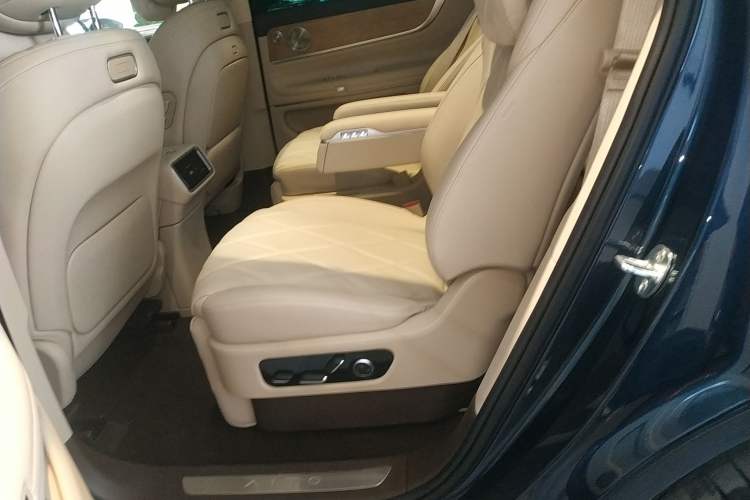 Used Hima AITO M9 2025 Extended-Range Ultra Version 52 kWh 6-Seater
