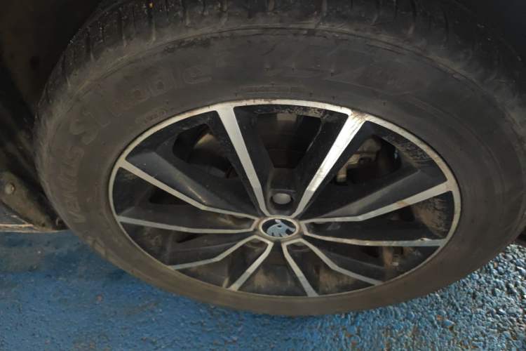 Used Skoda Octavia 2017 1.6L Automatic Chuanxing Edition Right Front Wheel Hub