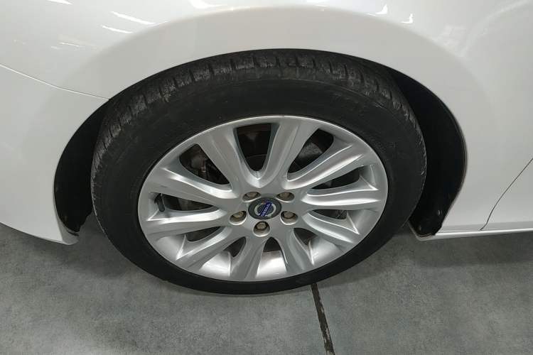 Used Volvo V40 2015 1.6T Zhiyi Edition Left Front Wheel Hub