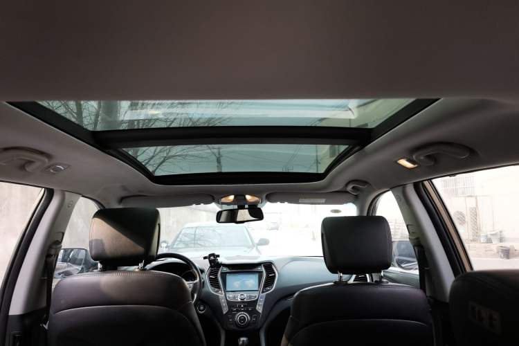 Used Hyundai Santa Fe 2013 Revised Version 2.4L Automatic All-Wheel Drive Luxury Trim
