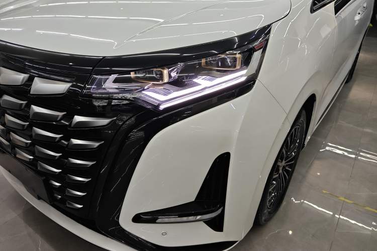 Used Denza D9 2022 DM-i 970 Four-Wheel Drive Prestige Model Left Front Headlight