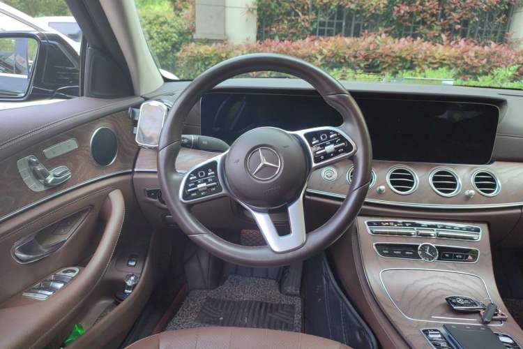 Used Mercedes-Benz E-Class 2019 Facelifted E 300 L Stylish Version Steering Wheel
