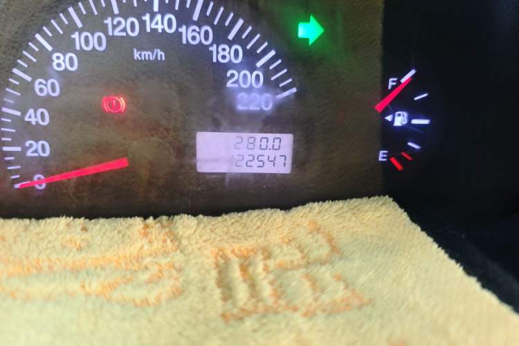 Used Geely Auto Diamond 2010 2nd Generation 1.5L Manual Standard Version Odometer Close Up