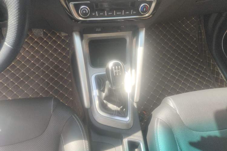 Used Geely Auto Vision X3 2017 1.5L Manual Luxury Model Gear Lever