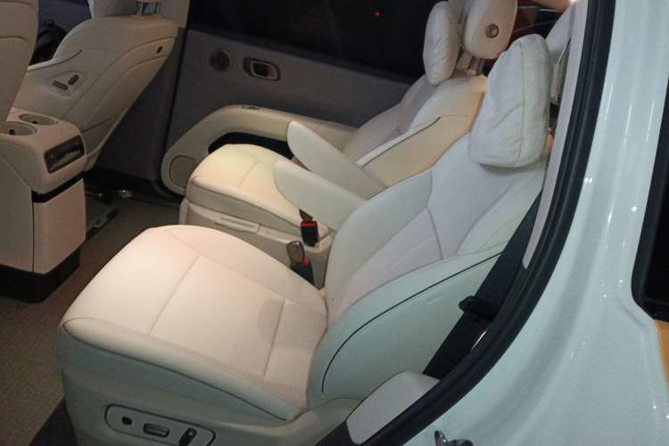 Used Li Auto Li Auto i8 2025 Model Standard Version
