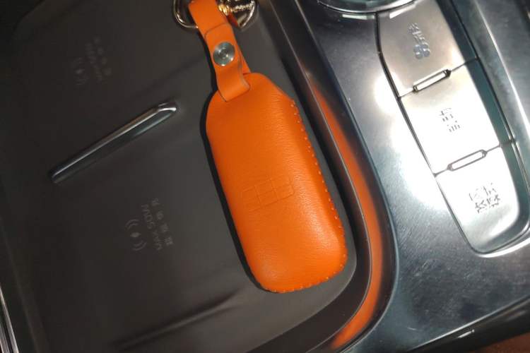 Used Geely Galaxy M9 2025 Model 210km Four-Wheel-Drive Leading Edition Interior 1