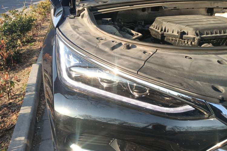 Used BYD Tang New Energy 2018 DM 2.0T All-Wheel Drive Smart Connectivity Luxury Model 7 Seats China V Emission Standard Right Front Headlight