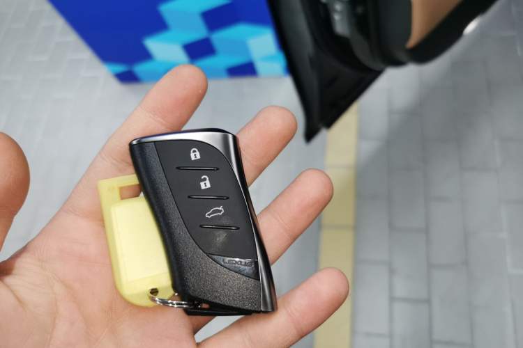 Used Lexus ES 2025 300h Deluxe Edition
