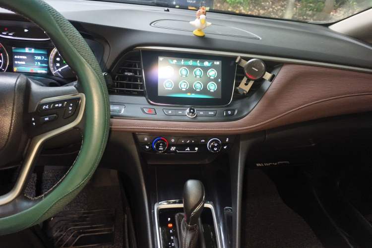 Used Buick GL6 2019 18T 6-Seater Connected Luxury Version China V Standard Audio And AC Panel