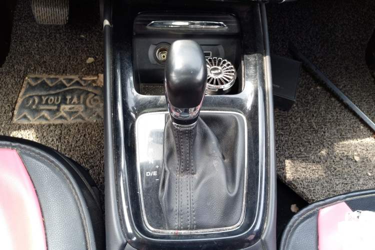 Used Roewe i5 2019 1.5L Automatic 4G Connected Langyue Edition Gear Lever