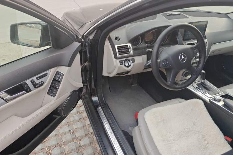 Used Mercedes-Benz C-Class 2010 C 200 CGI Fashion Model