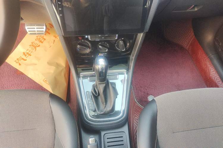 Used Volkswagen C-TREK 2018 1.5L Automatic Comfort Model Gear Lever