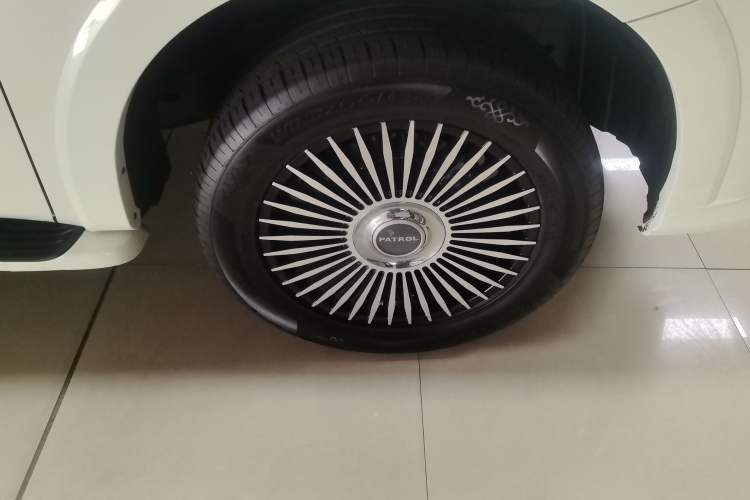 Used Nissan Patrol  Right Front Wheel Hub