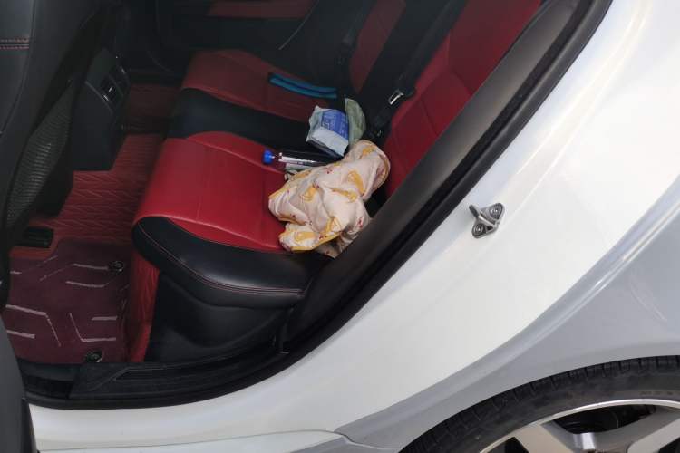 Used Jaguar XE 2018 2.0T 300 PS All-Wheel-Drive R-Sport Sport Edition Left Rear Seat