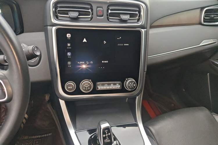 Used Lynk & Co 01 2019 2.0T Two-Wheel-Drive Pro Version China VI Standard Audio And AC Panel