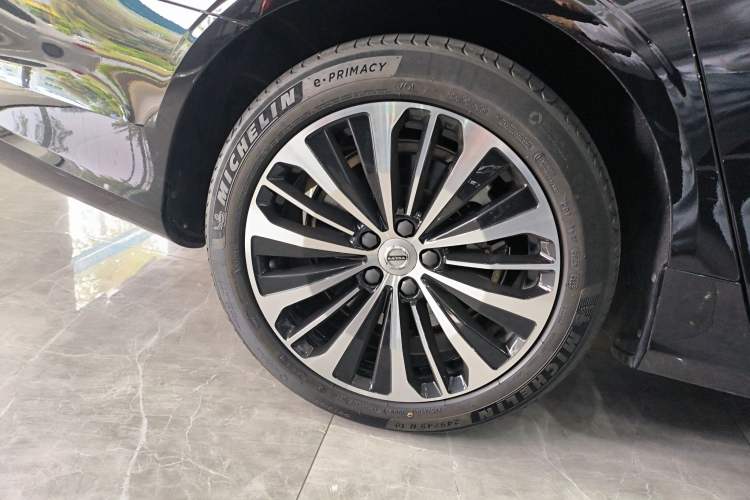 Used Volvo S90 New Energy 2024 Plug-in Hybrid Four-Wheel Drive Long-Range Zhiyi Luxury Edition Right Rear Wheel Hub