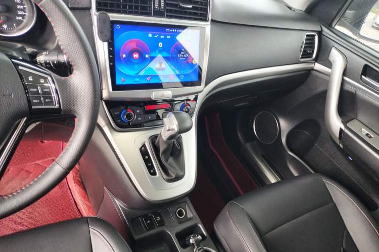 Used Haval M6 2019 1.5T DCT Two-Wheel Drive Elite Version China VI Standard Gear Lever