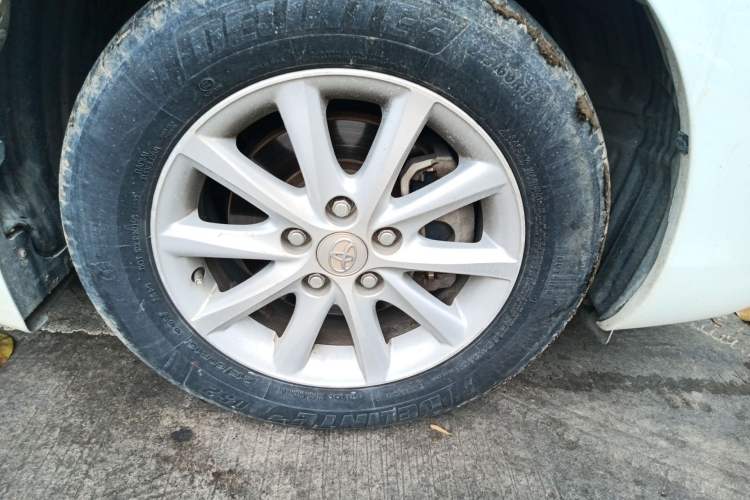 Used Toyota Camry 2011 240G Classic Anniversary Edition Right Front Wheel Hub