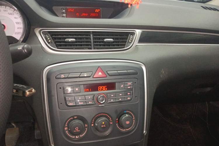 Used Peugeot 308 2014 Enjoy Edition Classic 1.6L Manual YouShang Model Audio And AC Panel