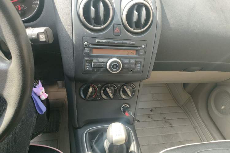 Used Nissan Qashqai 2012 1.6XE Wind 5MT 2WD
